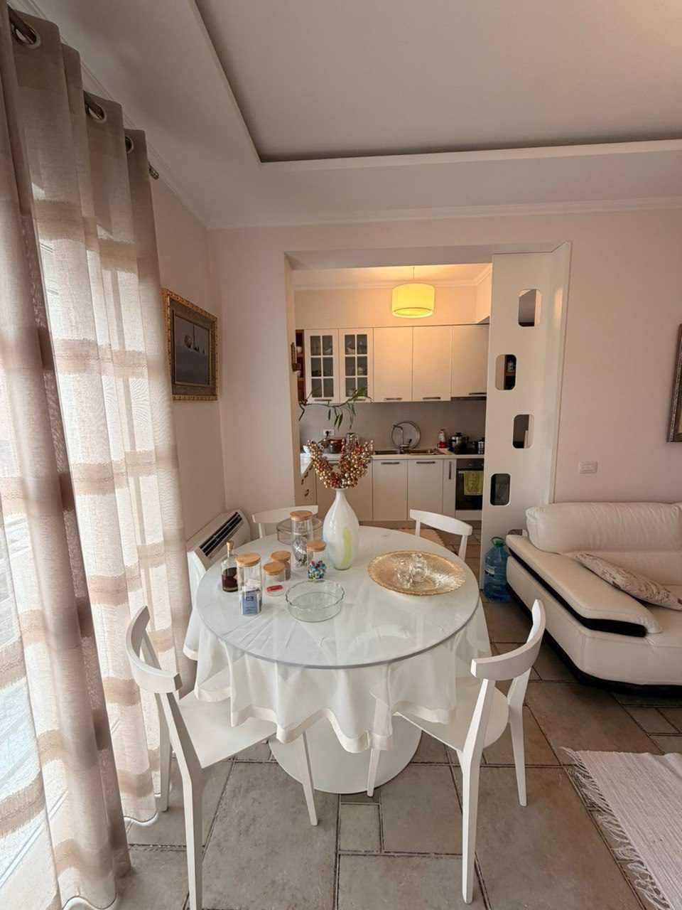 Apartament 1+1 për shitje, pranë British School, Kodra e Diellit, Tiranë.