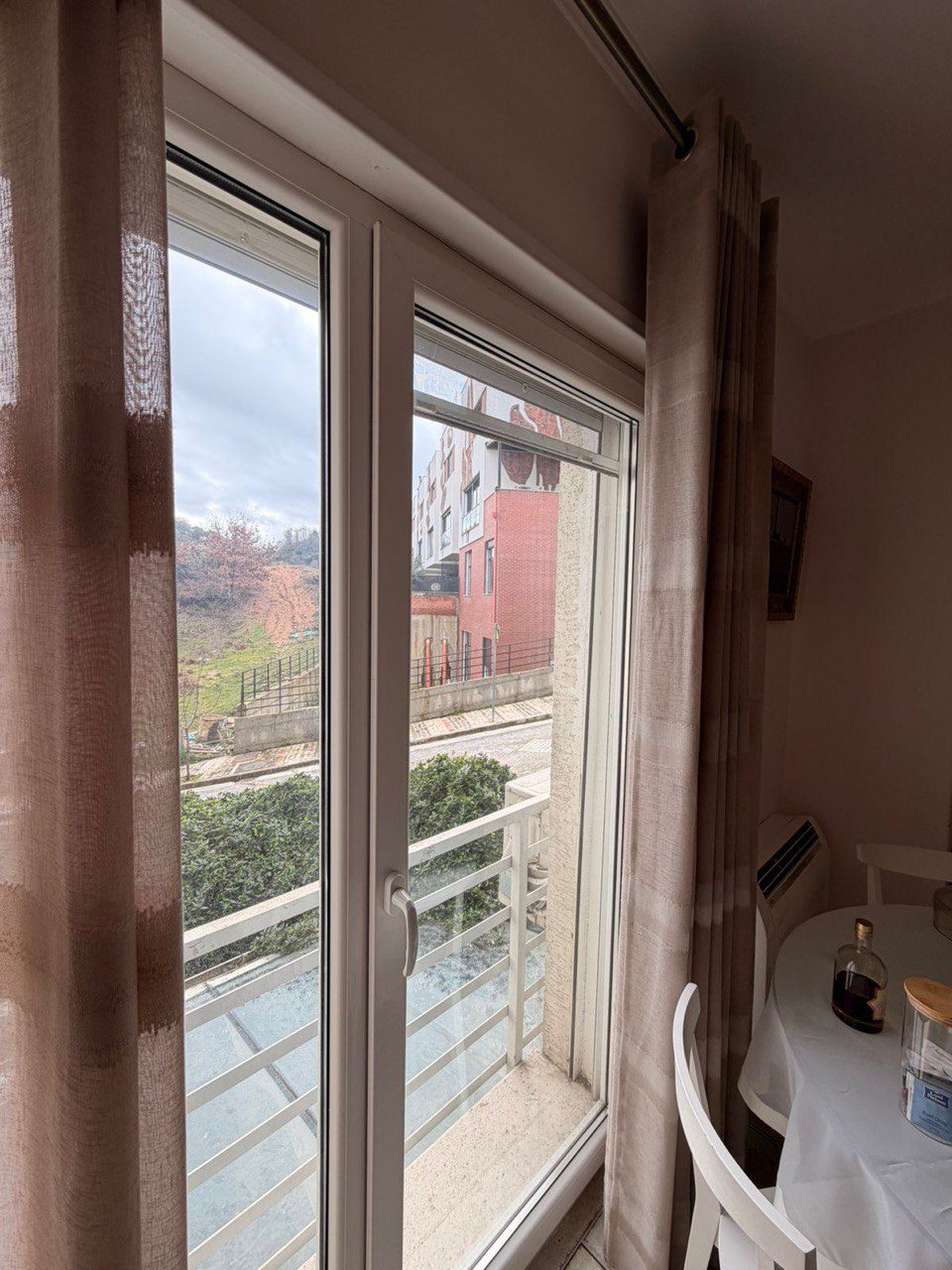 Apartament 1+1 për shitje, pranë British School, Kodra e Diellit, Tiranë.