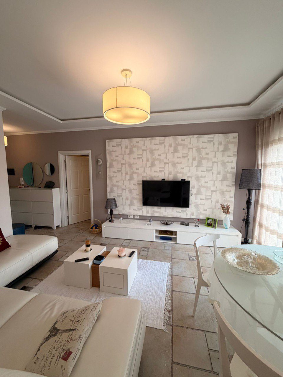 Apartament 1+1 për shitje, pranë British School, Kodra e Diellit, Tiranë.