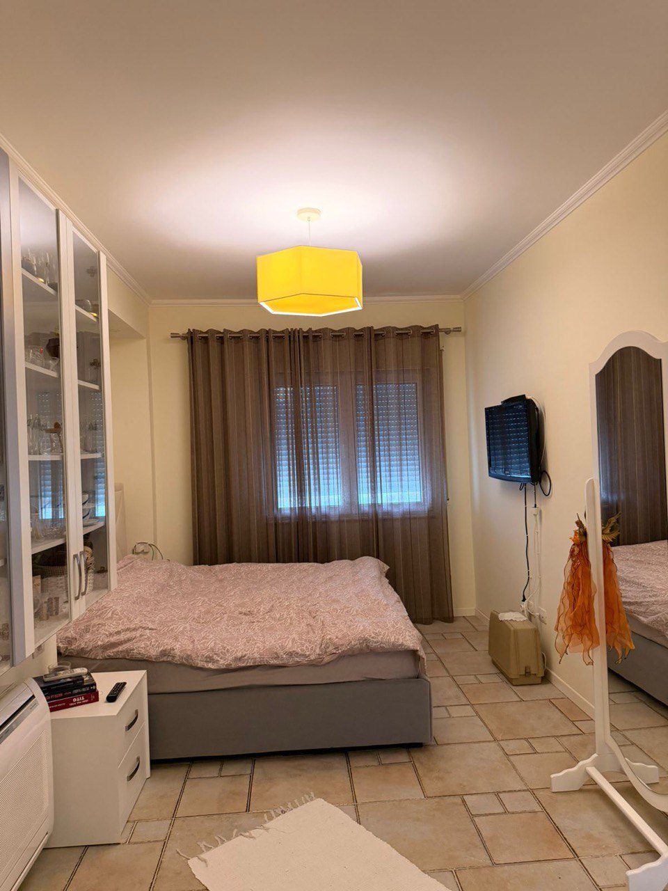 Apartament 1+1 për shitje, pranë British School, Kodra e Diellit, Tiranë.