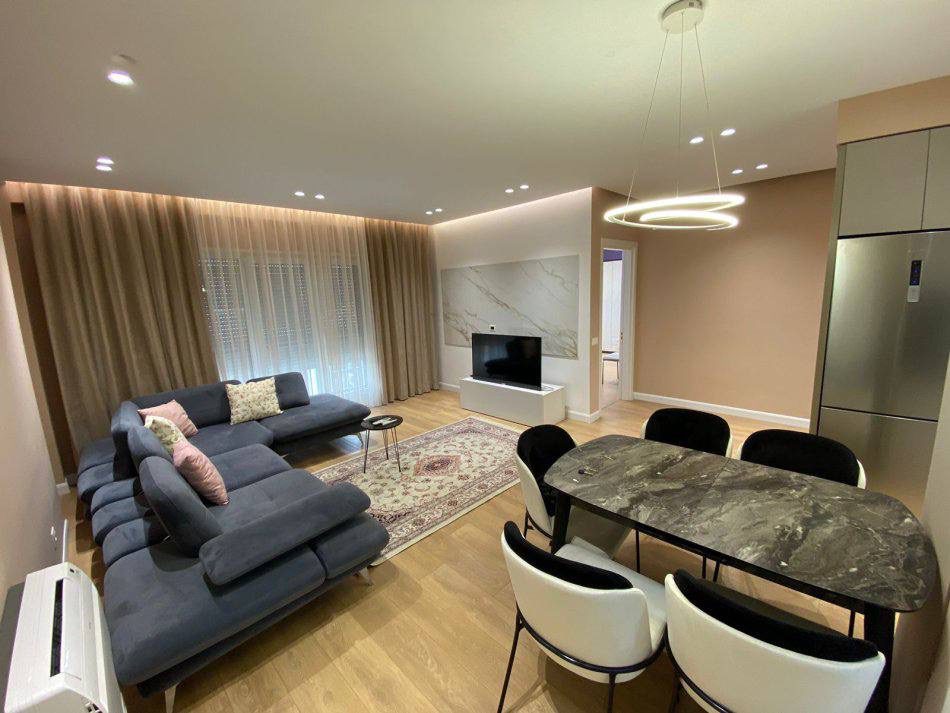 Apartament 2+1 me qera, rruga Dibrës, Tiranë.