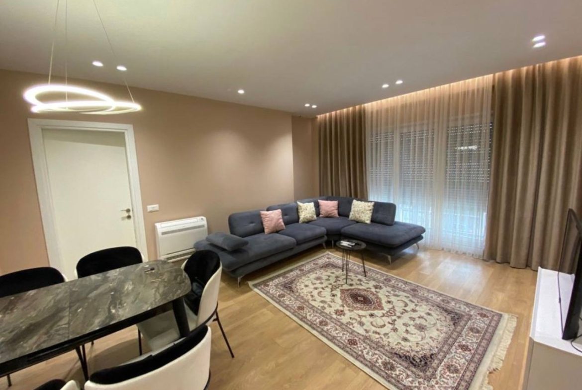 Apartament 2+1 me qera, rruga Dibrës, Tiranë.