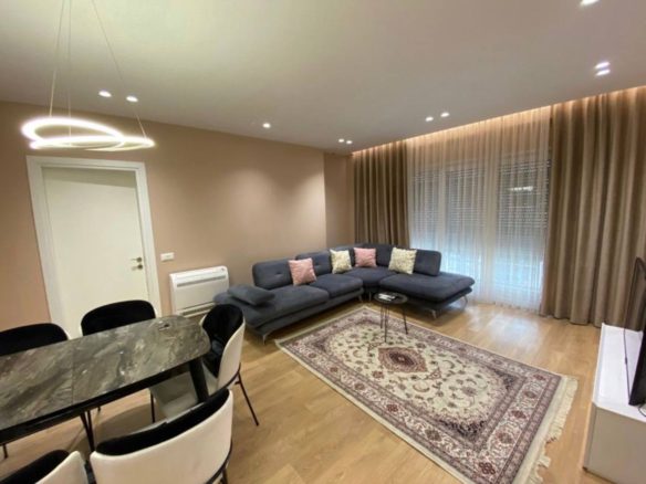 Apartament 2+1 me qera, rruga Dibrës, Tiranë.