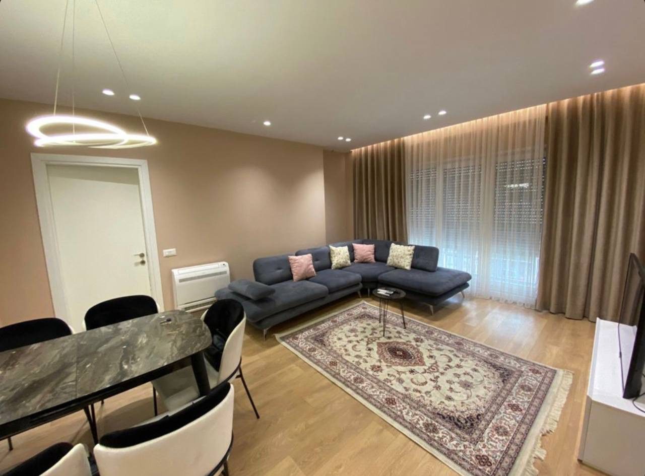 Apartament 2+1 me qera, rruga Dibrës, Tiranë.