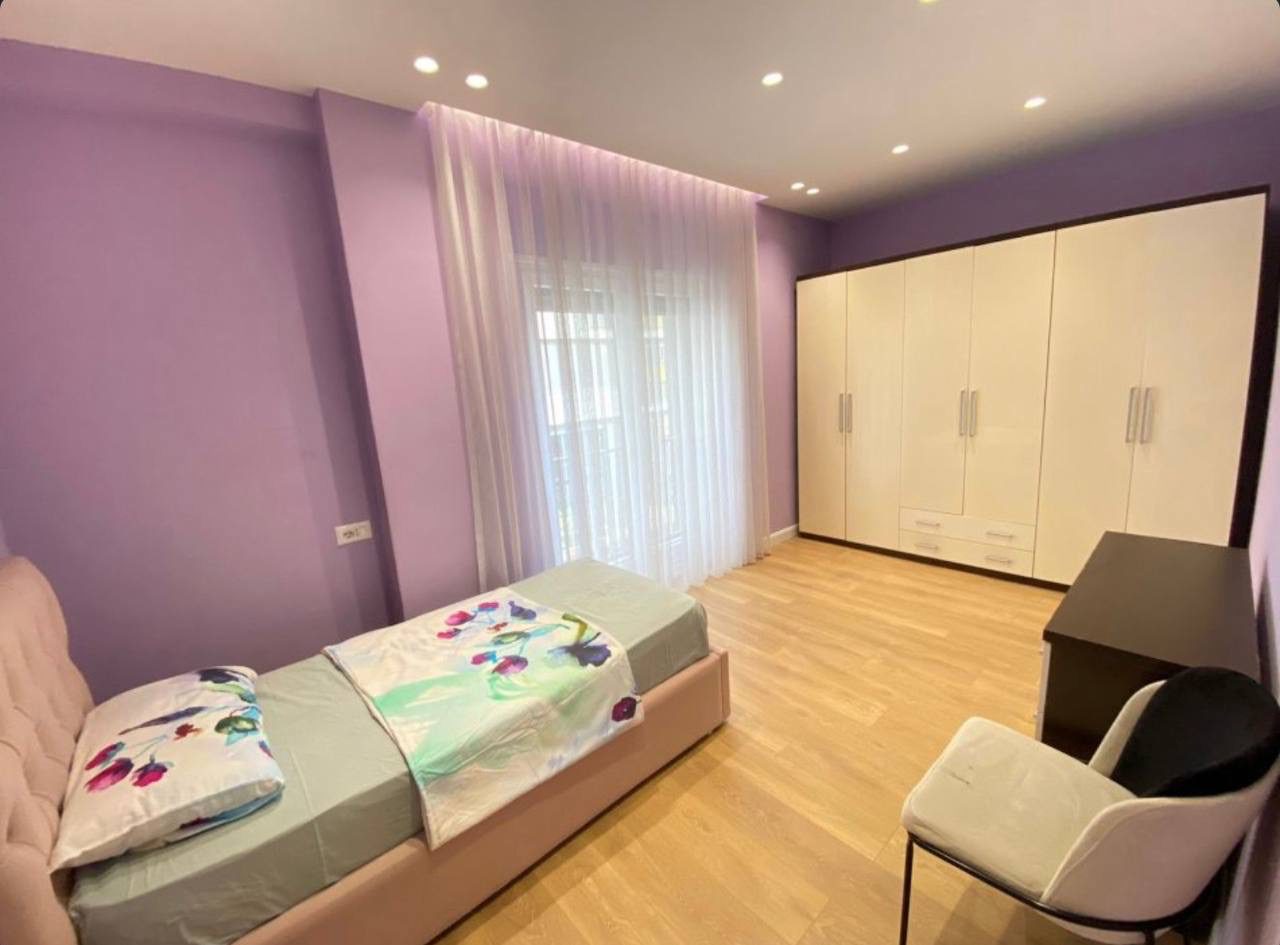 Apartament 2+1 me qera, rruga Dibrës, Tiranë.