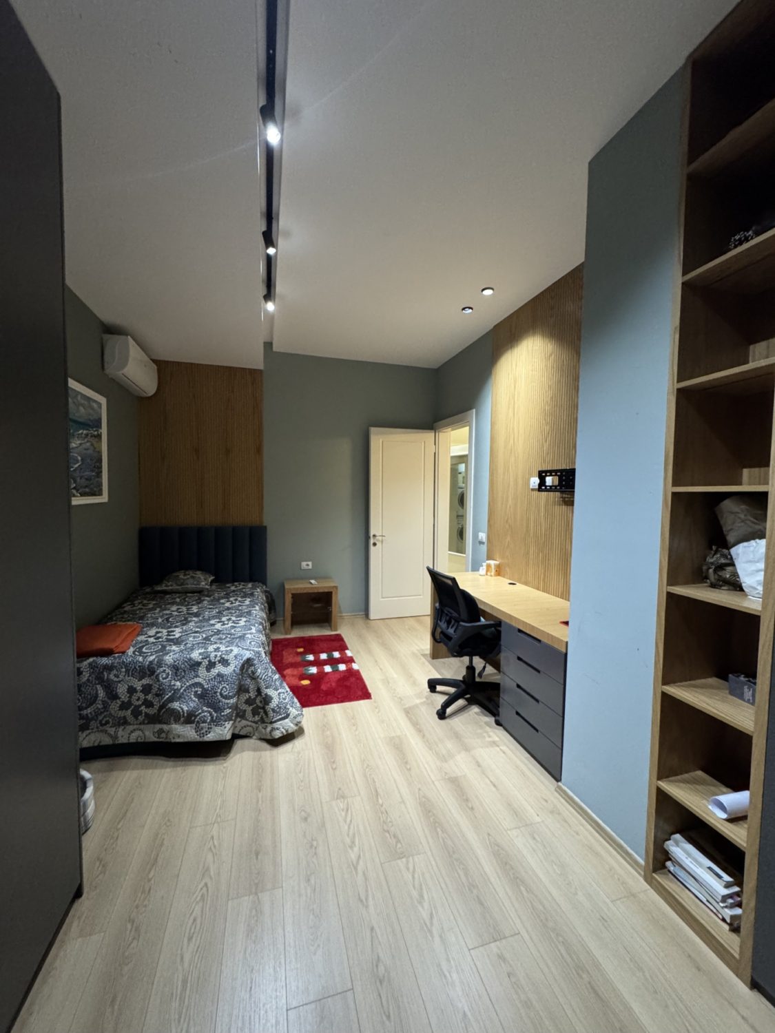 Apartament 3+1& 2 poste parkimi për shitje, pranë Liqenit të Thatë, Tiranë.