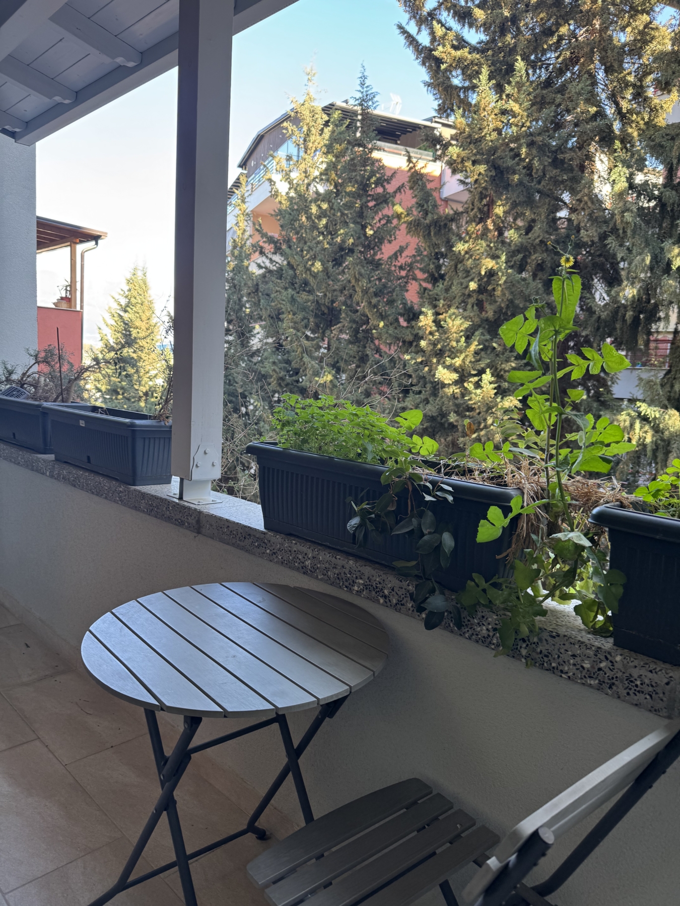 Apartament 3+1& 2 poste parkimi për shitje, pranë Liqenit të Thatë, Tiranë.