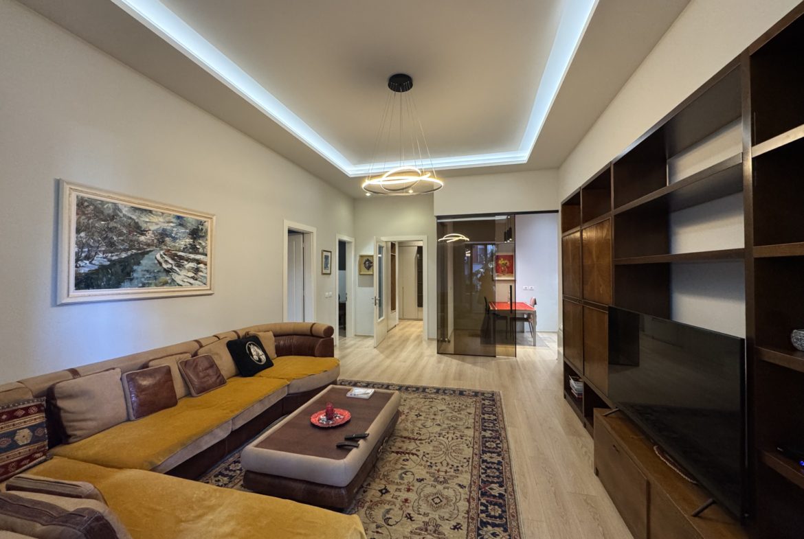Apartament 3+1& 2 poste parkimi për shitje, pranë Liqenit të Thatë, Tiranë.