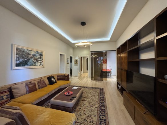 Apartament 3+1& 2 poste parkimi për shitje, pranë Liqenit të Thatë, Tiranë.