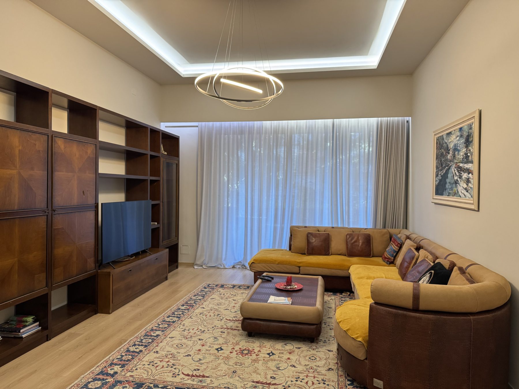 Apartament 3+1& 2 poste parkimi për shitje, pranë Liqenit të Thatë, Tiranë.