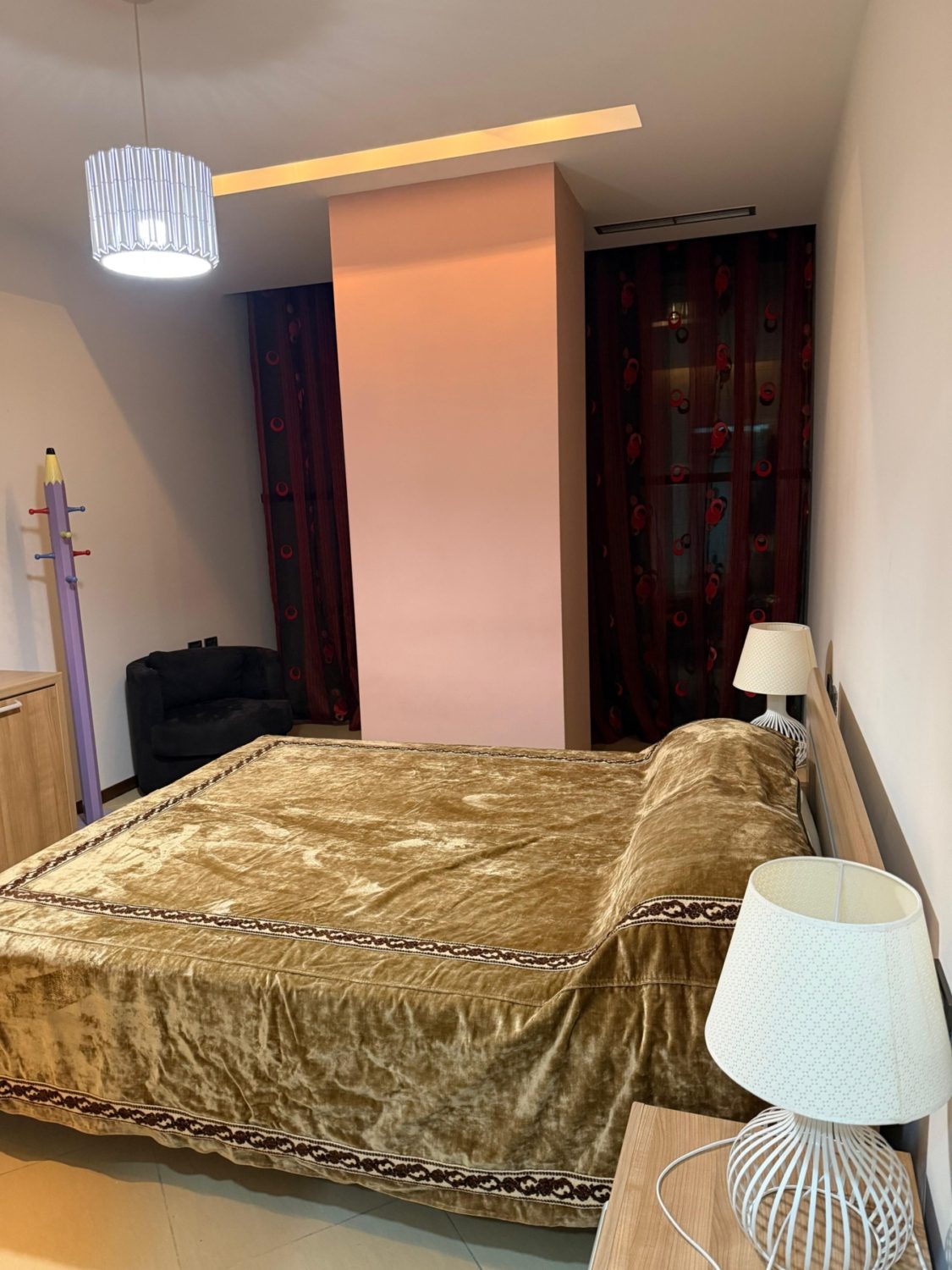 Apartament 2+1 për qera, pranë sheshit Wilson, Tiranë.