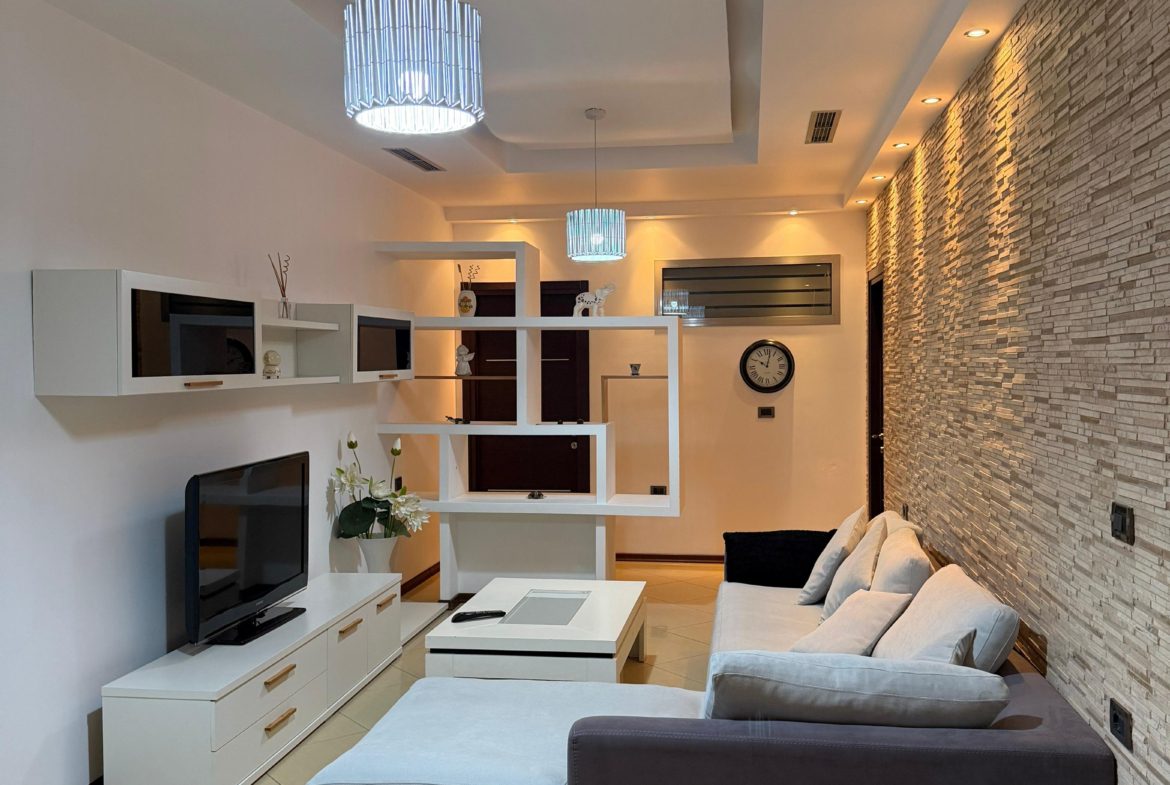 Apartament 2+1 për qera, pranë sheshit Wilson, Tiranë.