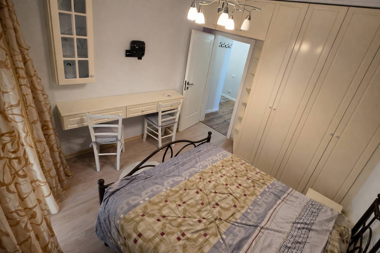 Apartament 3+1 me qera, pranë Kodrës së Diellit 1, Tiranë.