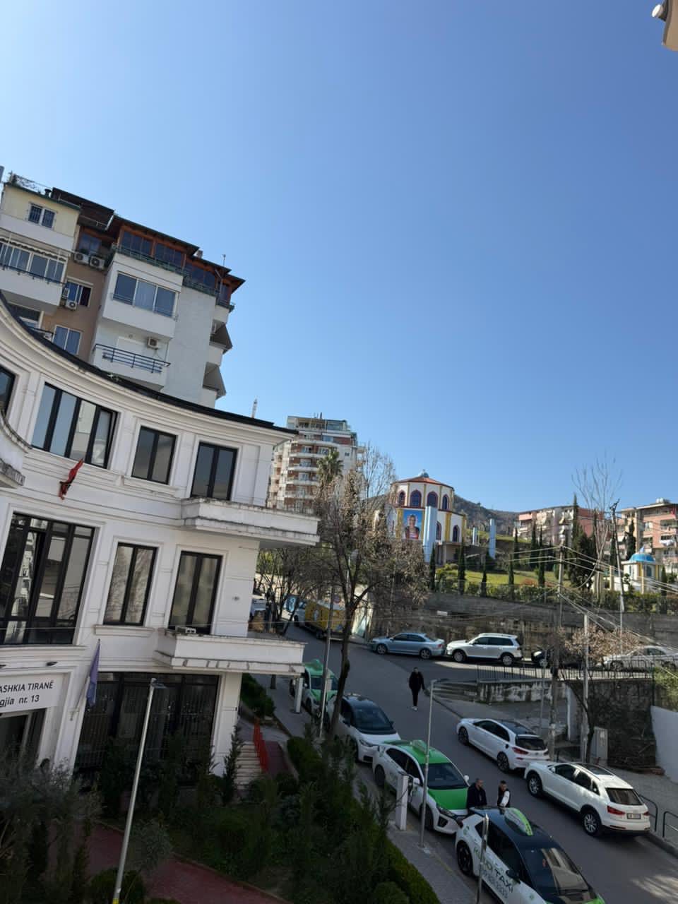 Apartament 2+1 me qera, pranë Fondacionit Eleonora, Tiranë.