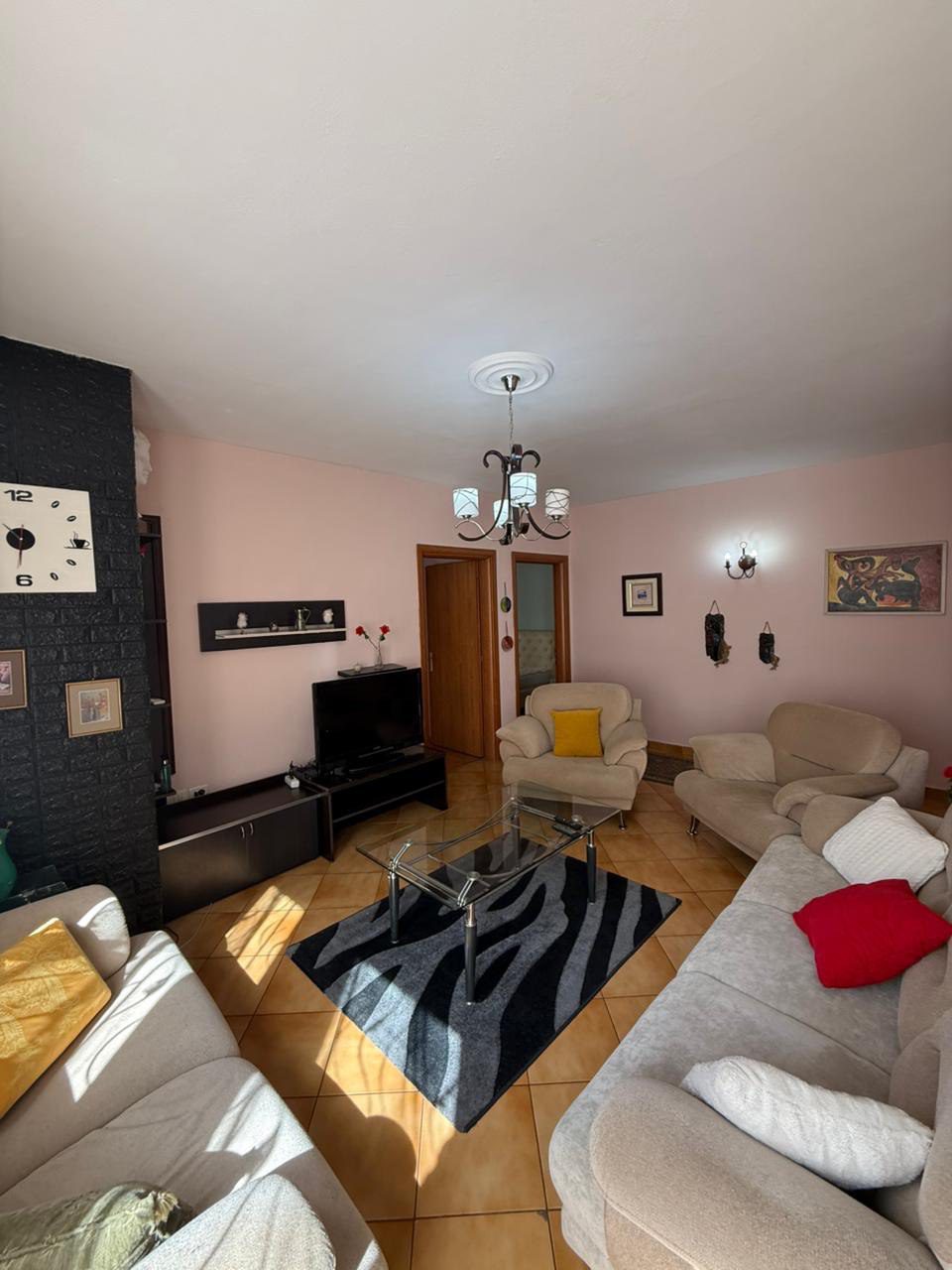 Apartament 2+1 me qera, pranë Fondacionit Eleonora, Tiranë.