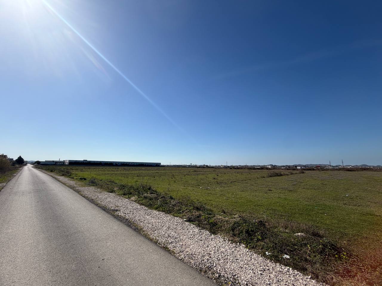 Tokë për shitje, Autostrada Tiranë–Durrës, Mbikalimi i Fllakës.