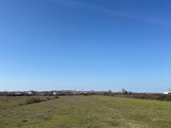 Tokë për shitje, Autostrada Tiranë–Durrës, Mbikalimi i Fllakës.