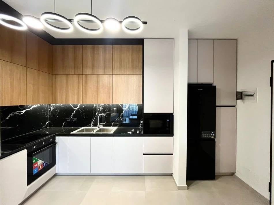 Apartament 1+1 për qera, në Myslym Shyri, Tiranë.