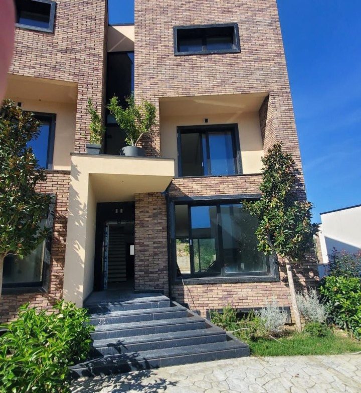 Vilë 3 kate për shitje, te Primavera Residence, Mjull-Bathore, Tiranë.