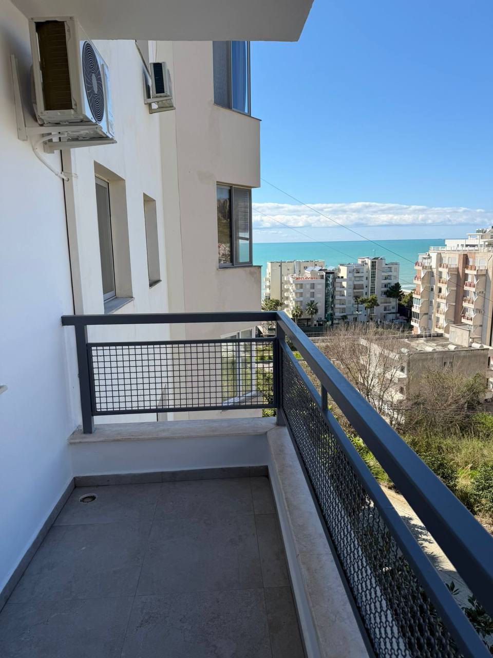 Apartament 2+1 për shitje, te Shkëmbi Kavajës.