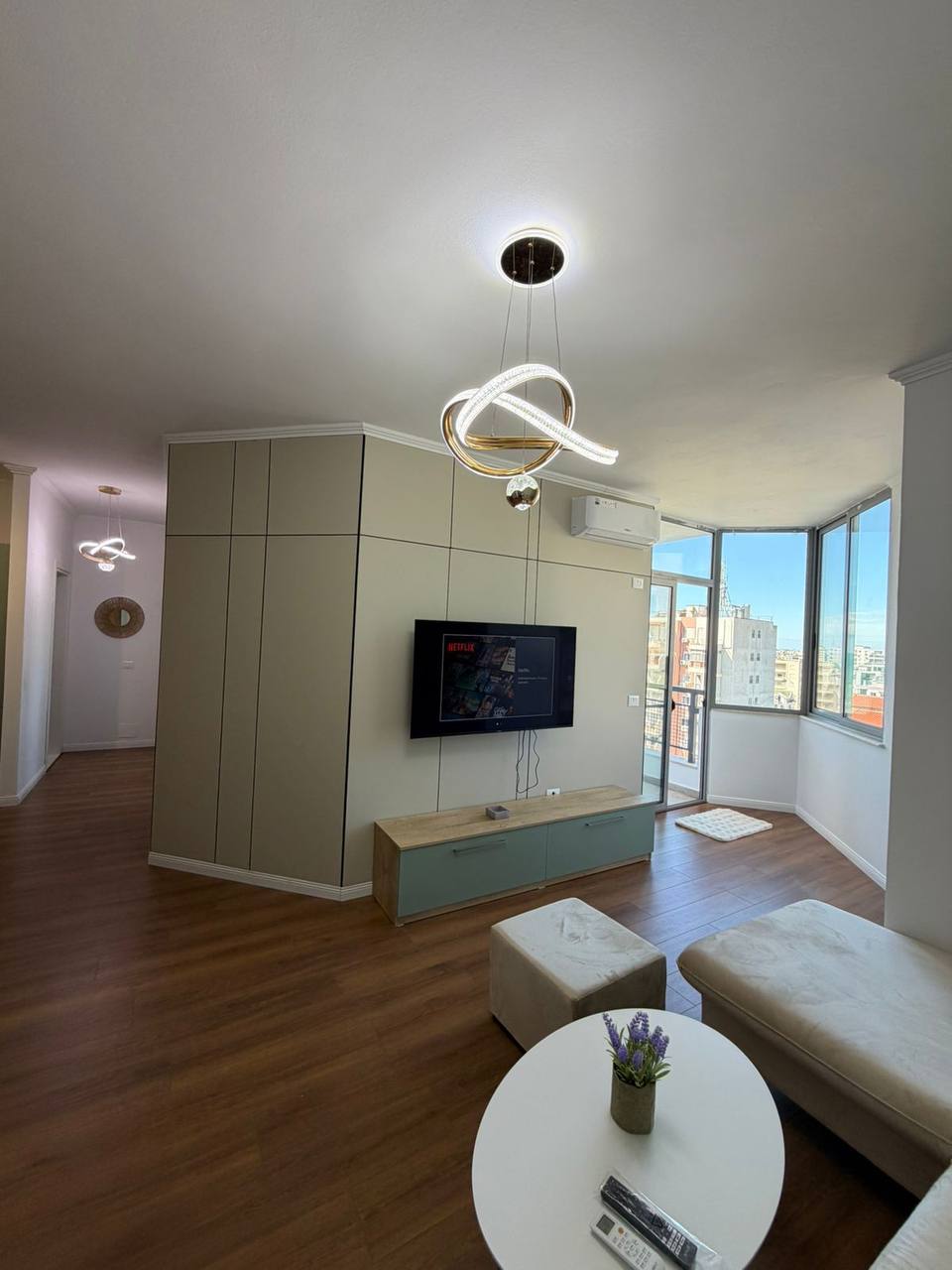 Apartament 2+1 për shitje, te Shkëmbi Kavajës.