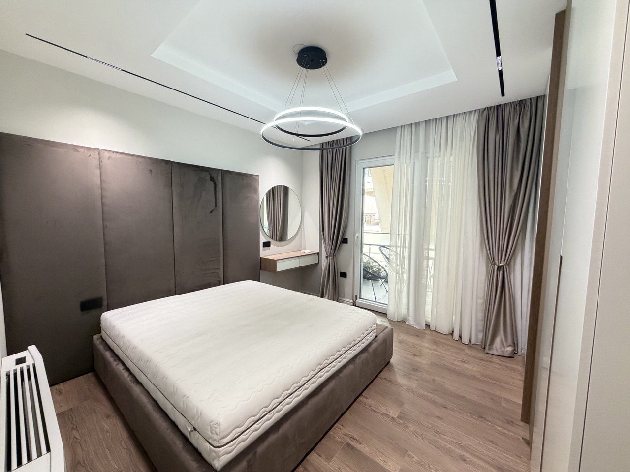 Apartament 2+1 për qera, pranë Kopshtit Zoologjik, Tiranë.