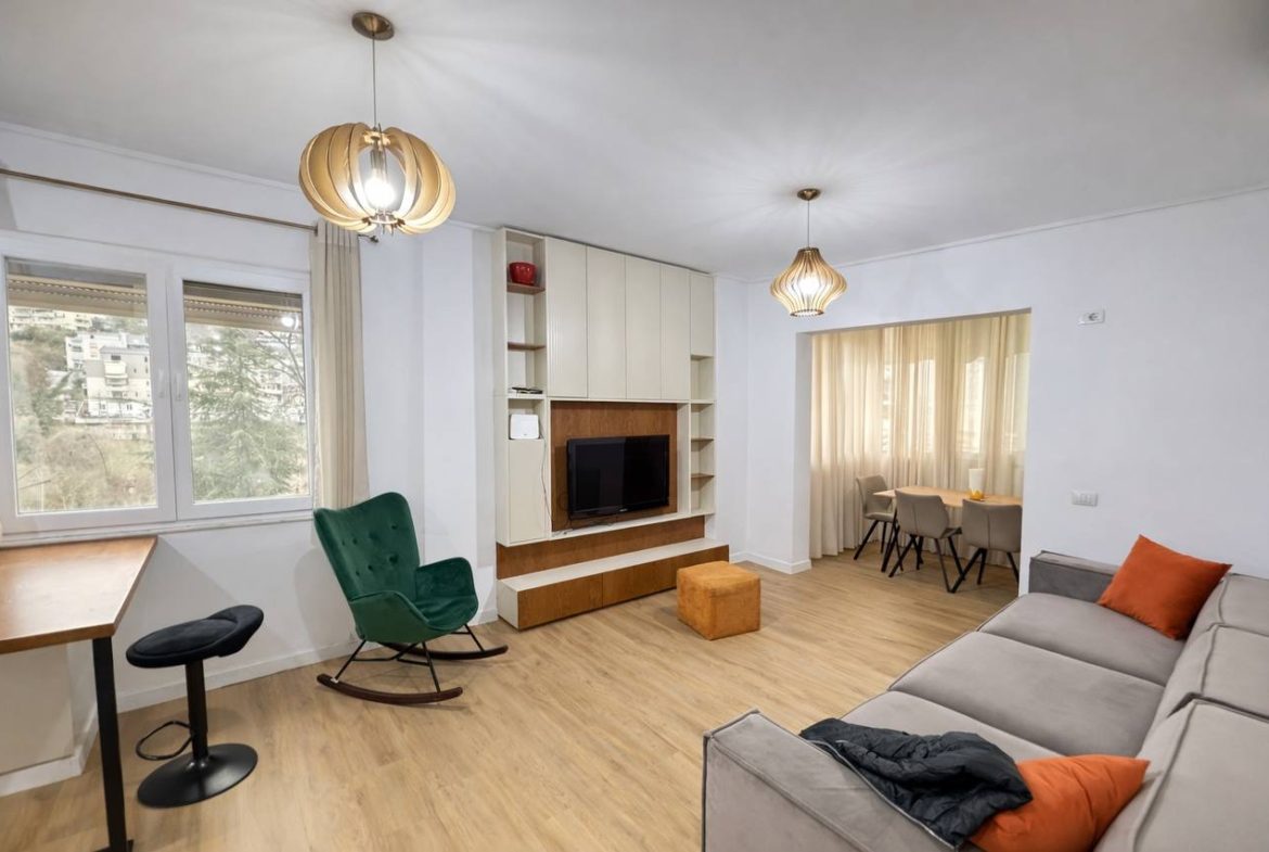 Apartament 2+1 për qera, pranë Kopshtit Zoologjik, Tiranë.