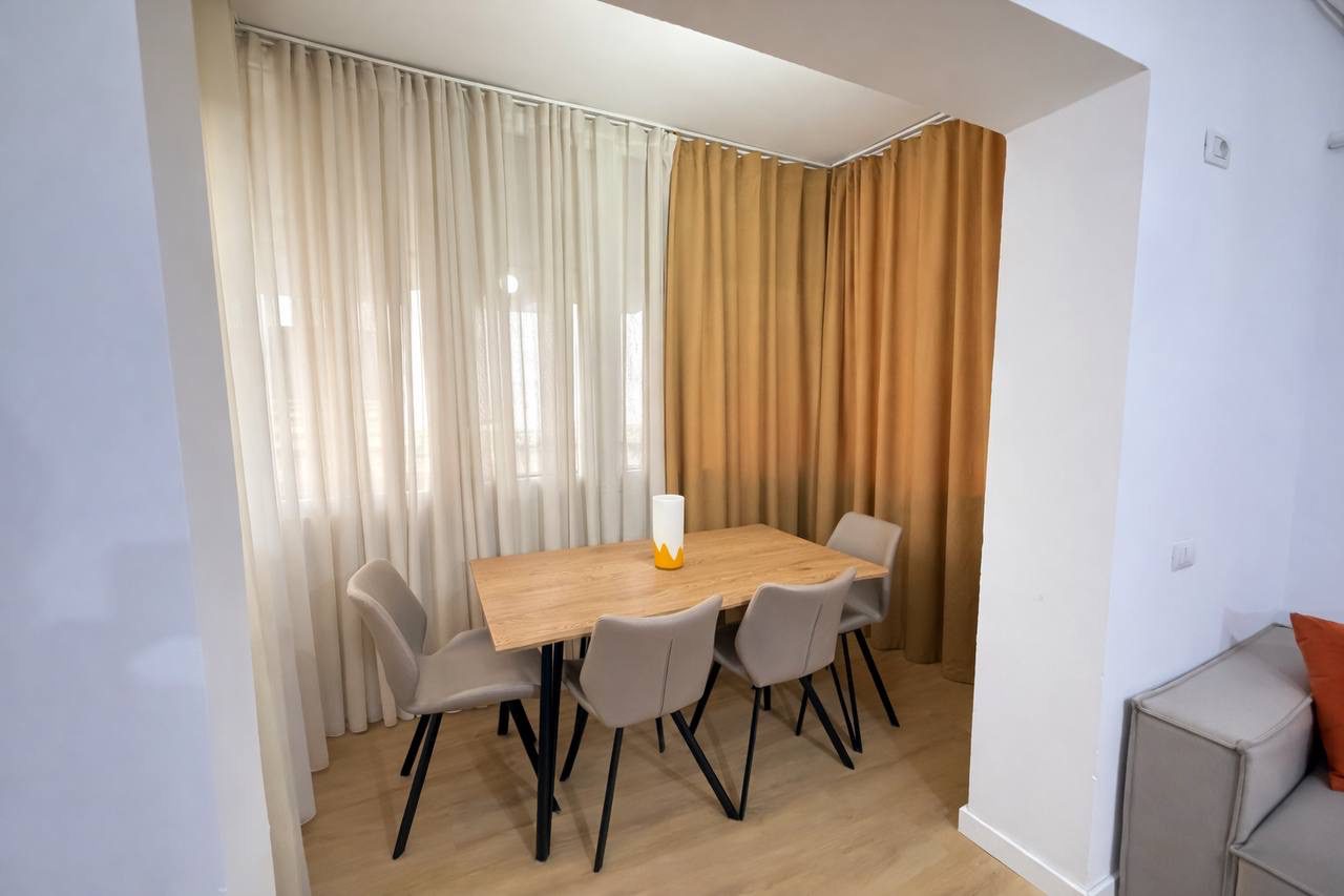 Apartament 2+1 për qera, pranë Kopshtit Zoologjik, Tiranë.