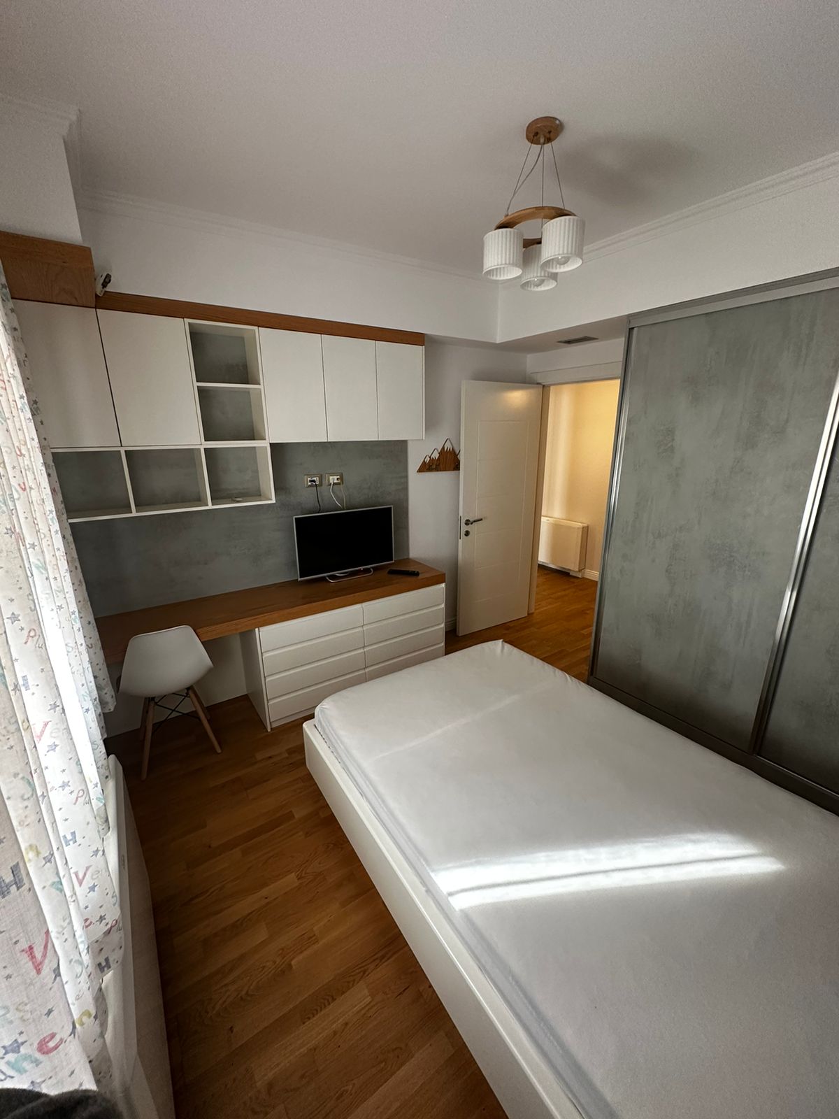 Apartament 3+1 me qera, pranë Qendrës Kristal, Tiranë.