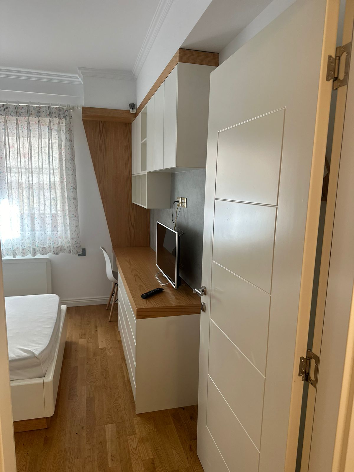 Apartament 3+1 me qera, pranë Qendrës Kristal, Tiranë.