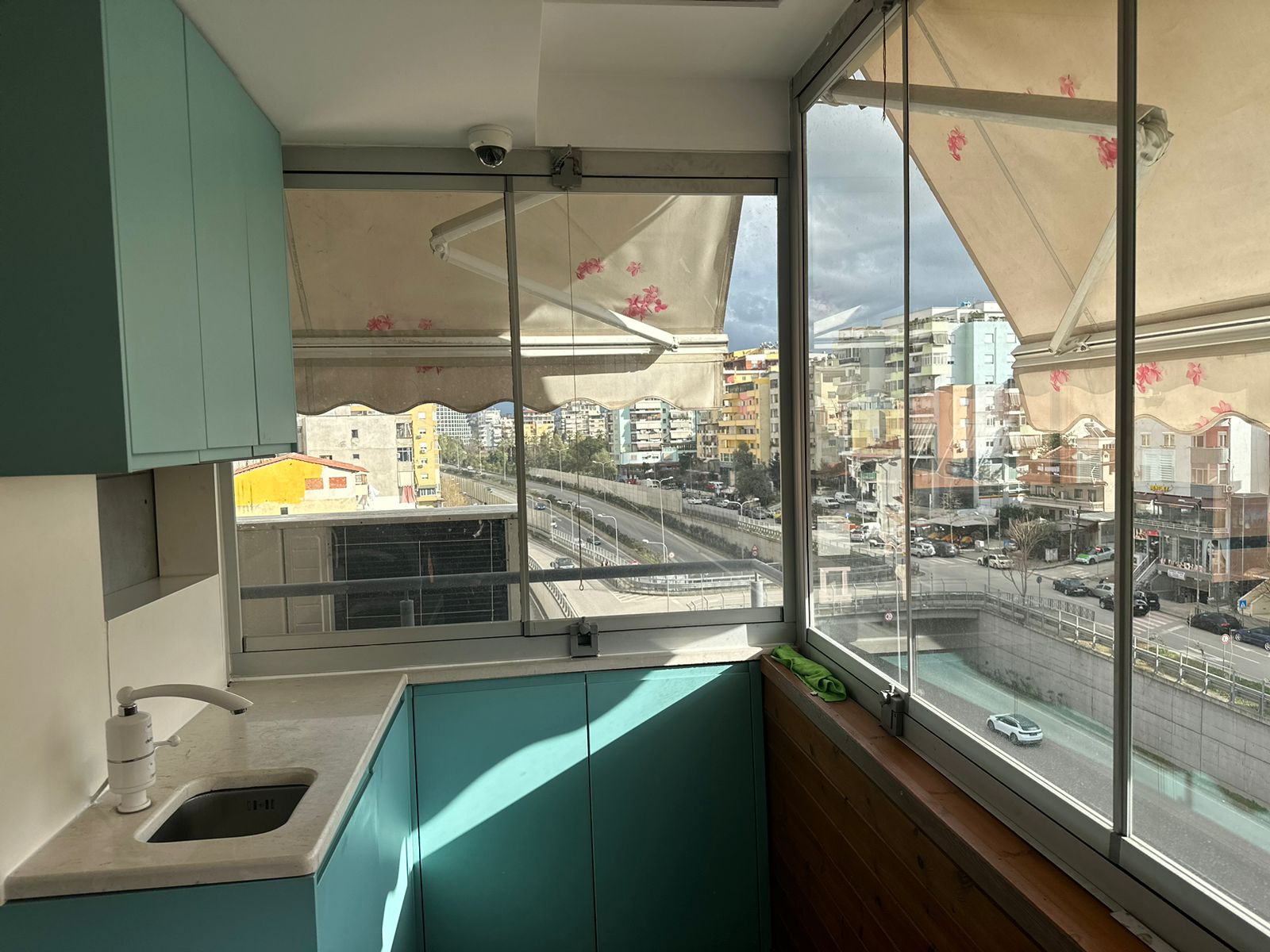 Apartament 3+1 me qera, pranë Qendrës Kristal, Tiranë.