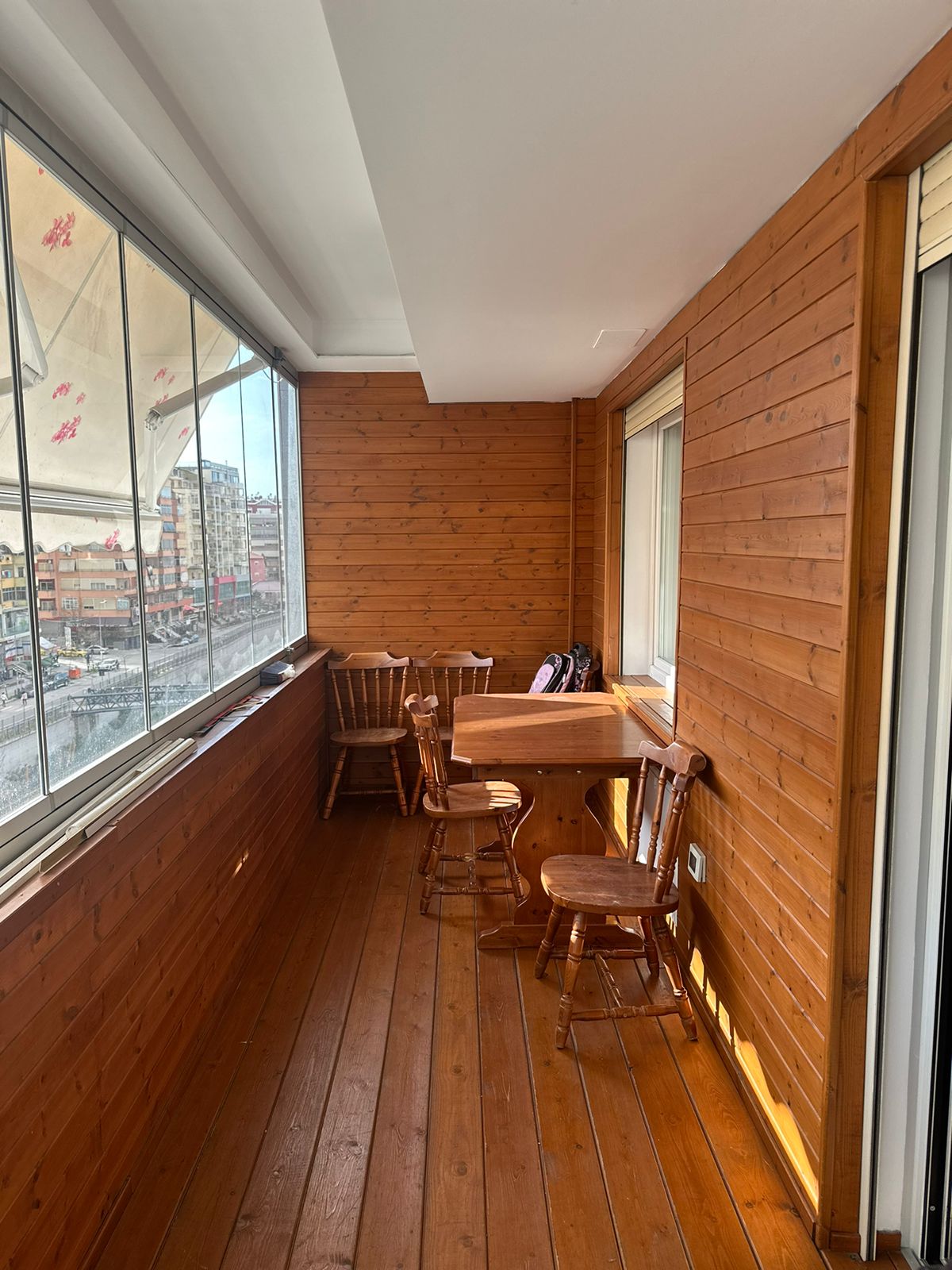 Apartament 3+1 me qera, pranë Qendrës Kristal, Tiranë.