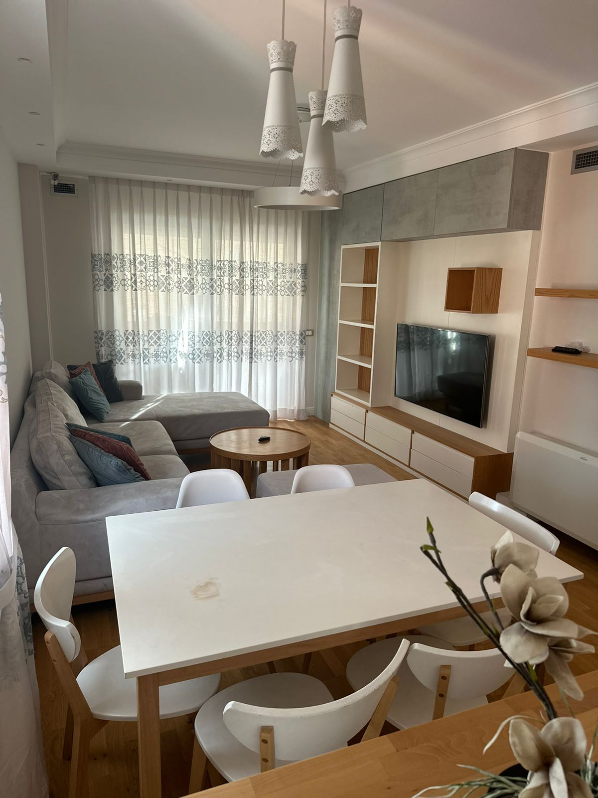 Apartament 3+1 me qera, pranë Qendrës Kristal, Tiranë.