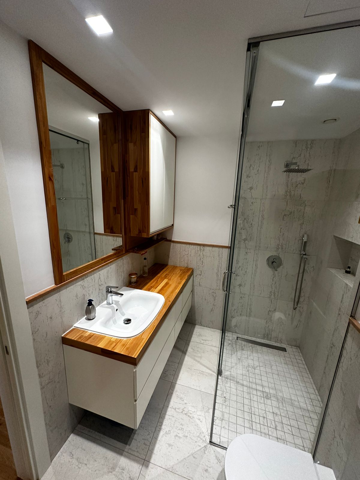 Apartament 3+1 me qera, pranë Qendrës Kristal, Tiranë.
