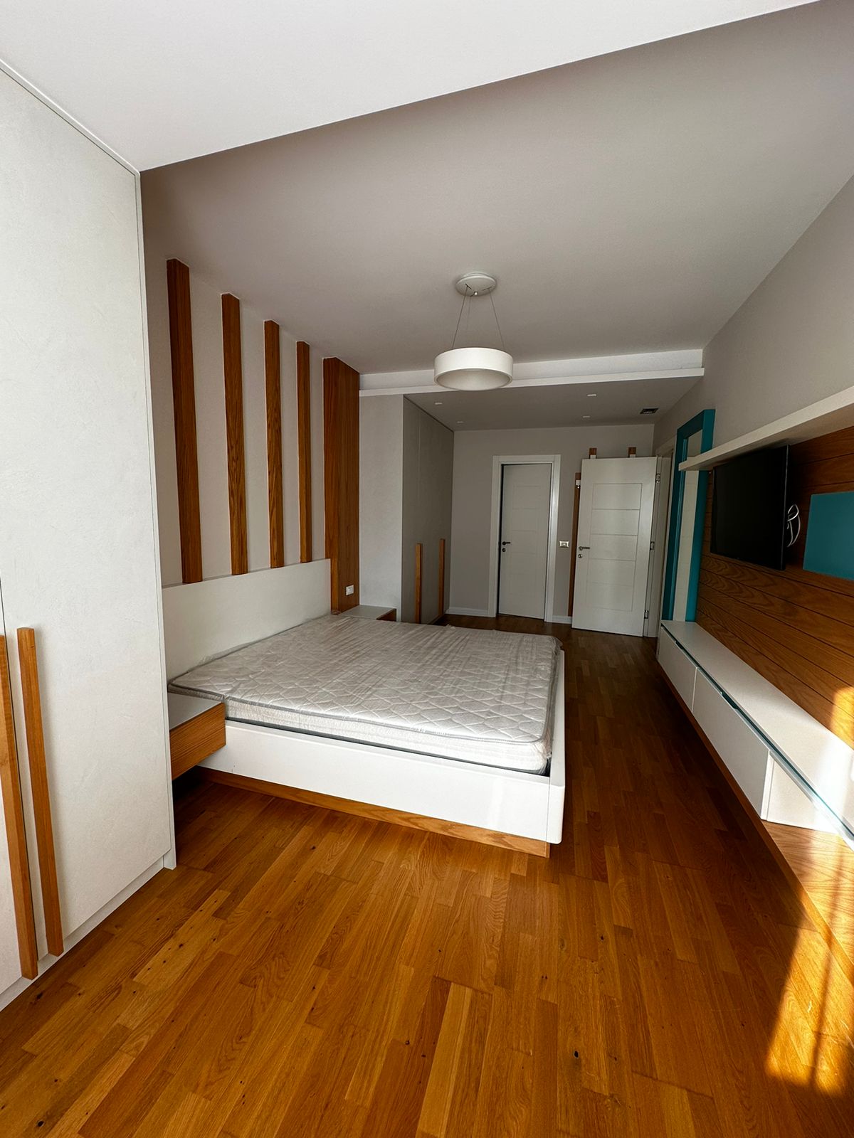 Apartament 3+1 me qera, pranë Qendrës Kristal, Tiranë.