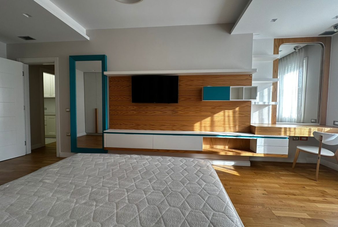 Apartament 3+1 me qera, pranë Qendrës Kristal, Tiranë.