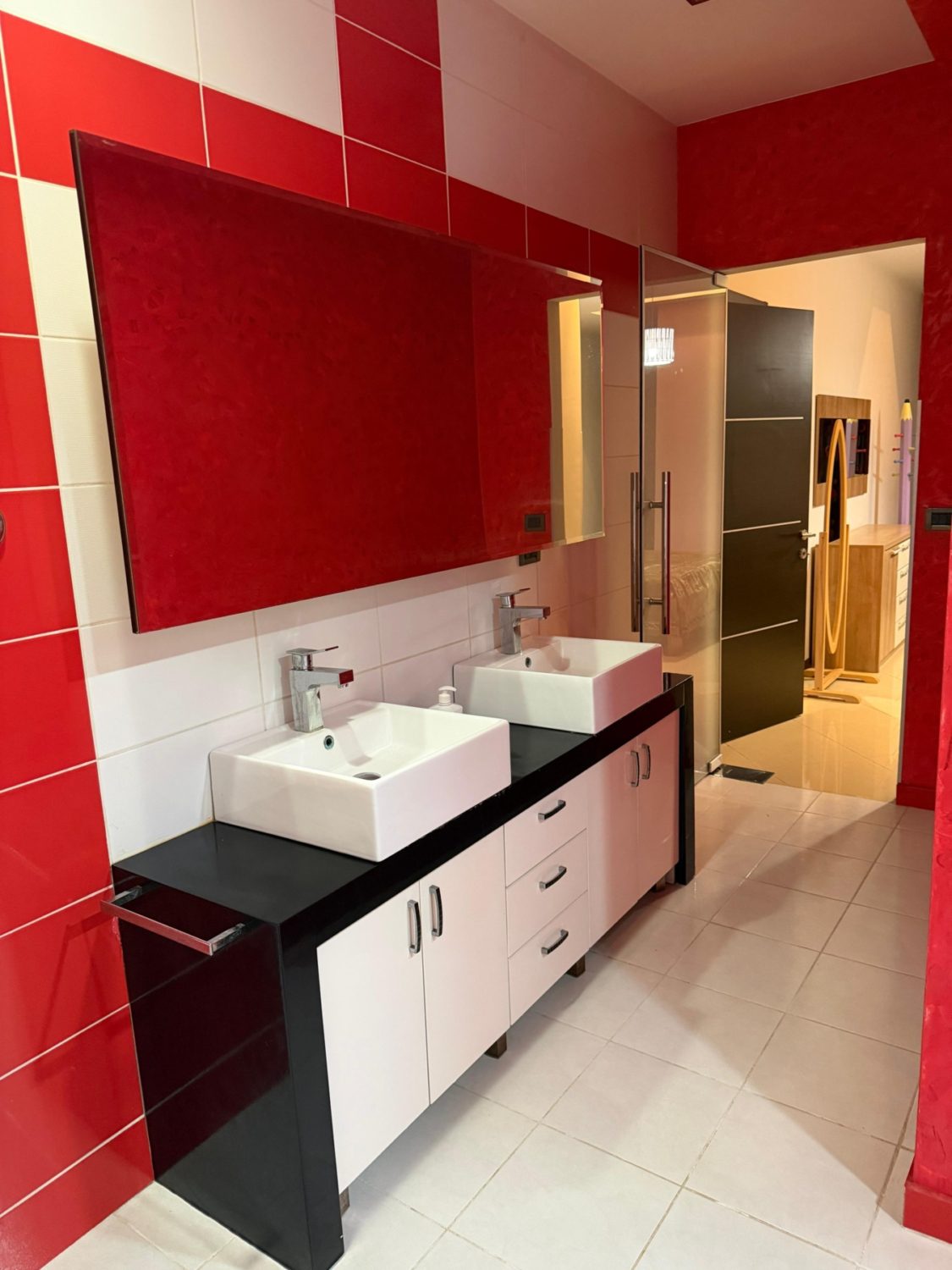Apartament 2+1 për qera, pranë sheshit Wilson, Tiranë.