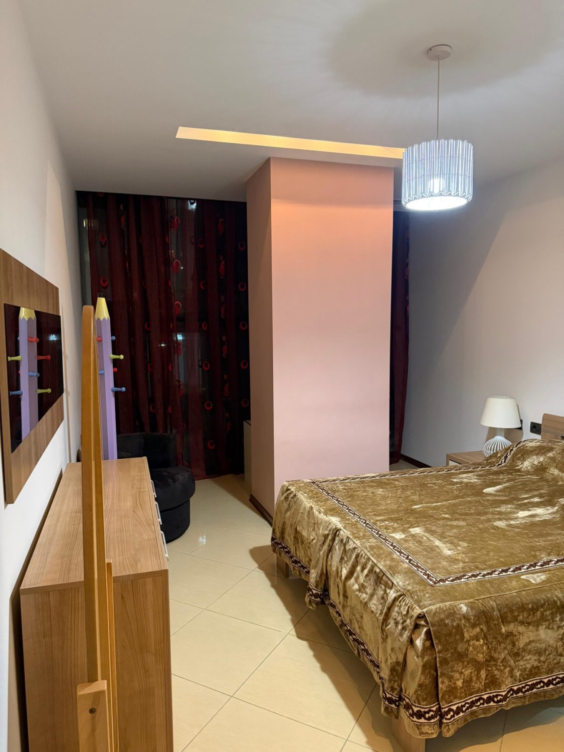 Apartament 2+1 për qera, pranë sheshit Wilson, Tiranë.
