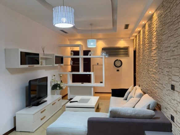 Apartament 2+1 për qera, pranë sheshit Wilson, Tiranë.