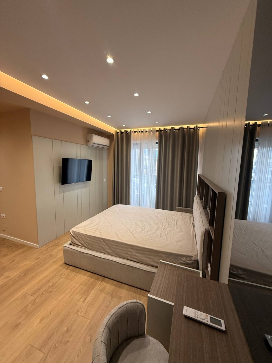 Apartament 2+1& post parkimi për shitje, rruga e Durrësit, Tiranë.