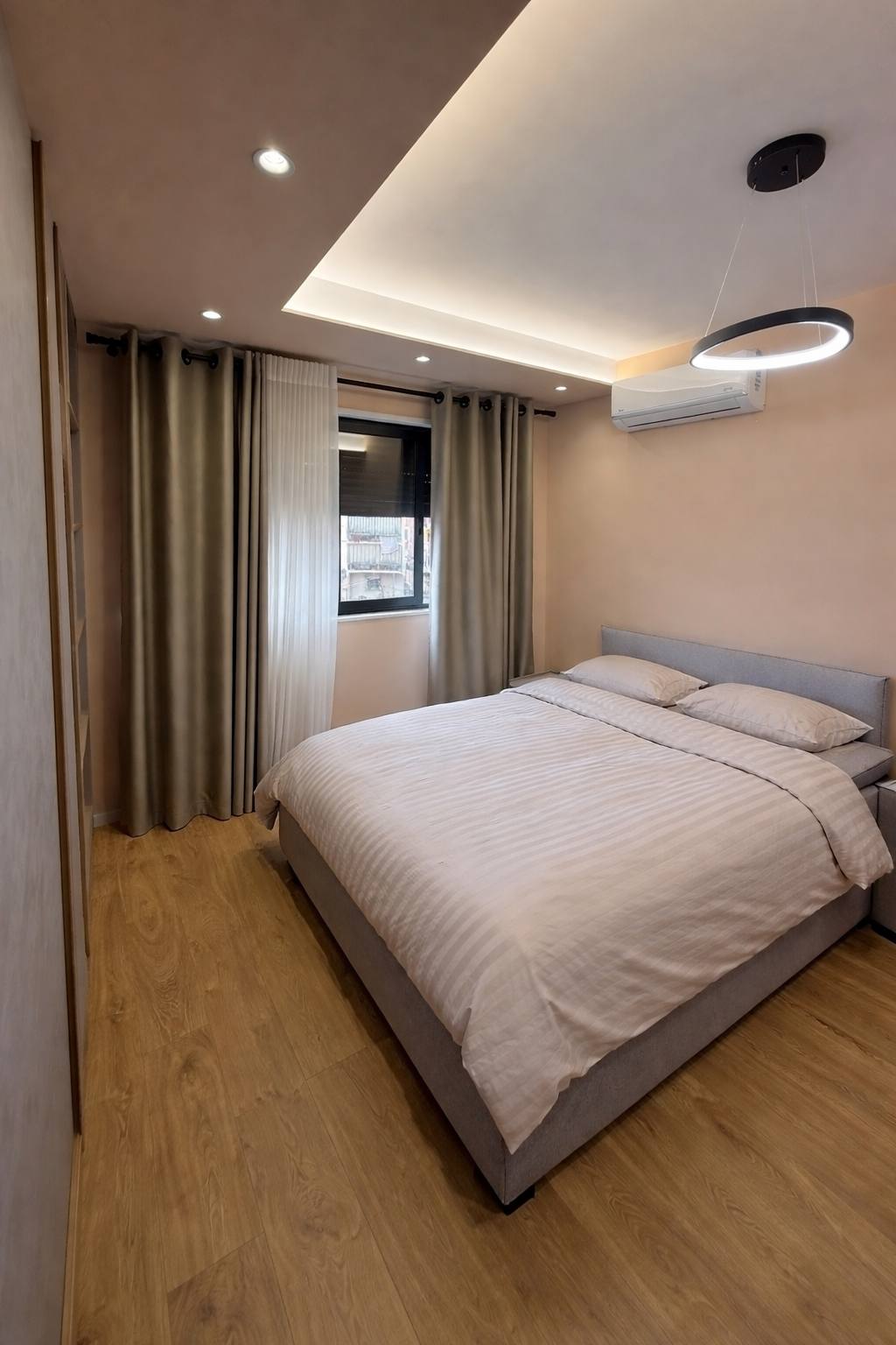 Apartament 2+1& post parkimi për shitje, rruga e Durrësit, Tiranë.