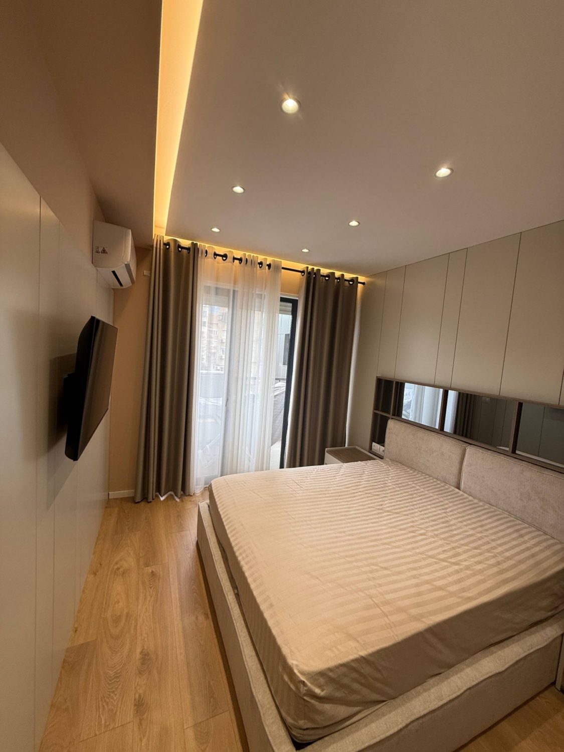 Apartament 2+1& post parkimi për shitje, rruga e Durrësit, Tiranë.