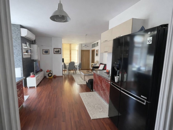 Apartament 3+1 për qera, te Blloku Ambasadave, Tiranë.