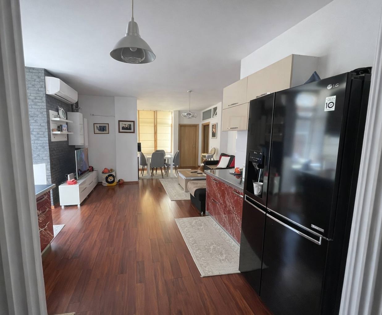 IMAGE 2026-04-22 20:09:10 Apartament 3+1 për qera, te Blloku Ambasadave, Tiranë.