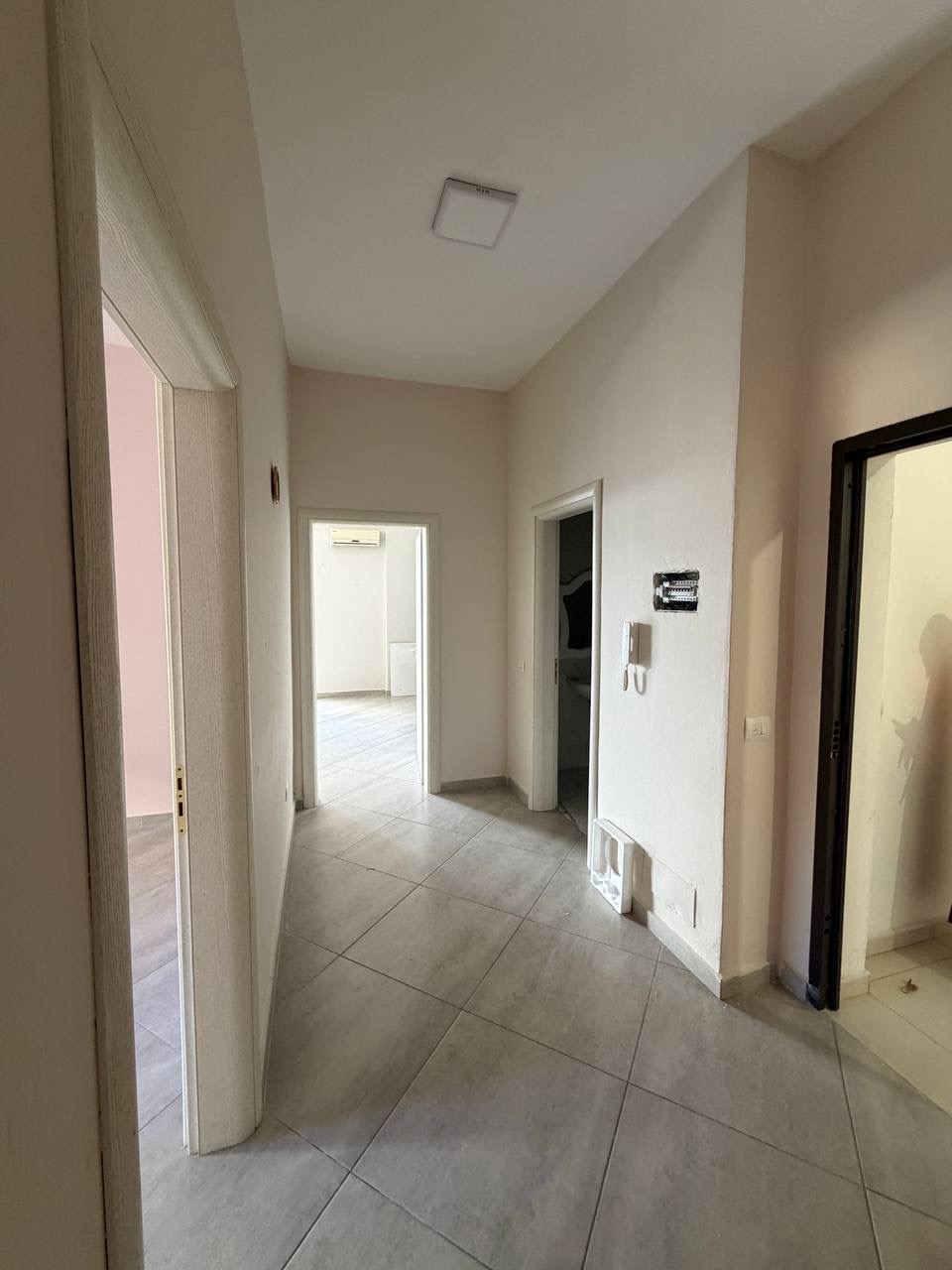 Apartament 2+1 për qera, te rruga e Portit, Durrës.