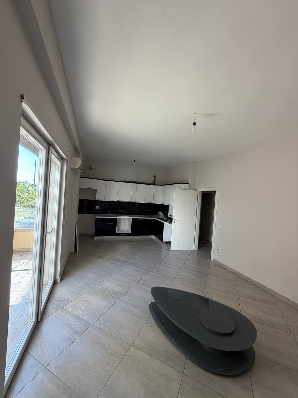 Apartament 2+1 për qera, te rruga e Portit, Durrës.