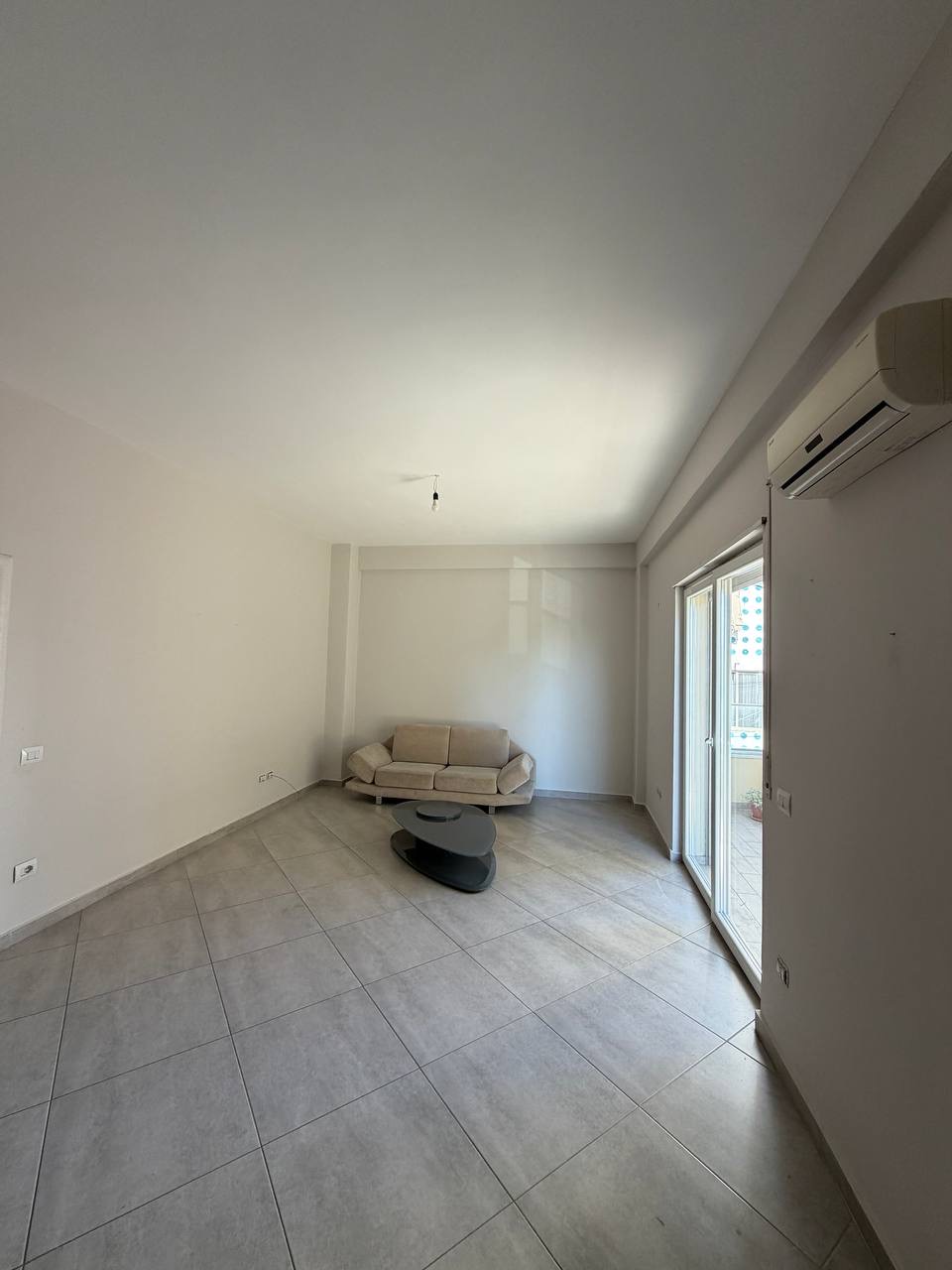 Apartament 2+1 për qera, te rruga e Portit, Durrës.