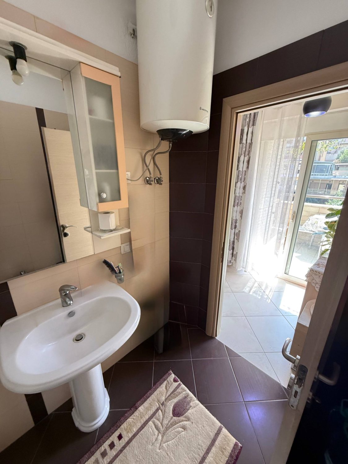 Apartament 2+1 për shitje, pranë Liqenit të Thatë, Tiranë.