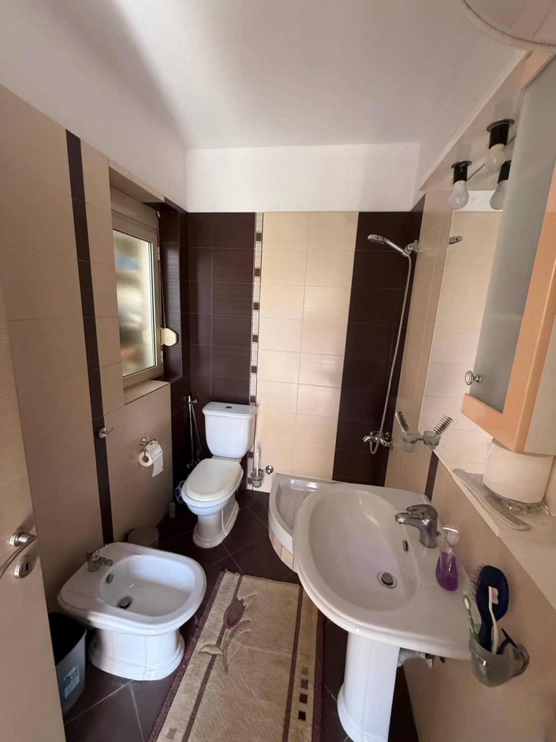 Apartament 2+1 për shitje, pranë Liqenit të Thatë, Tiranë.