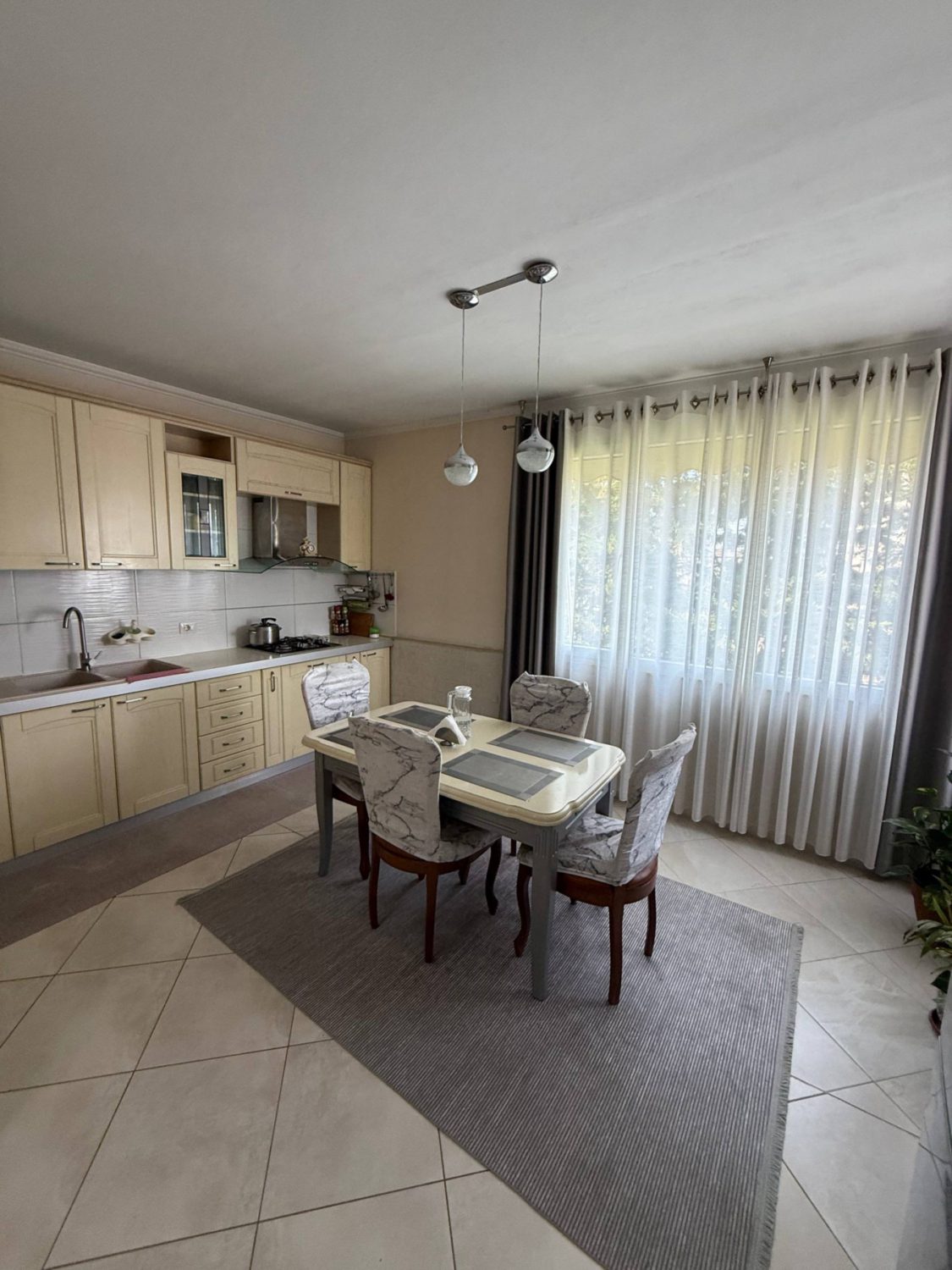 Apartament 2+1 për shitje, pranë Liqenit të Thatë, Tiranë.